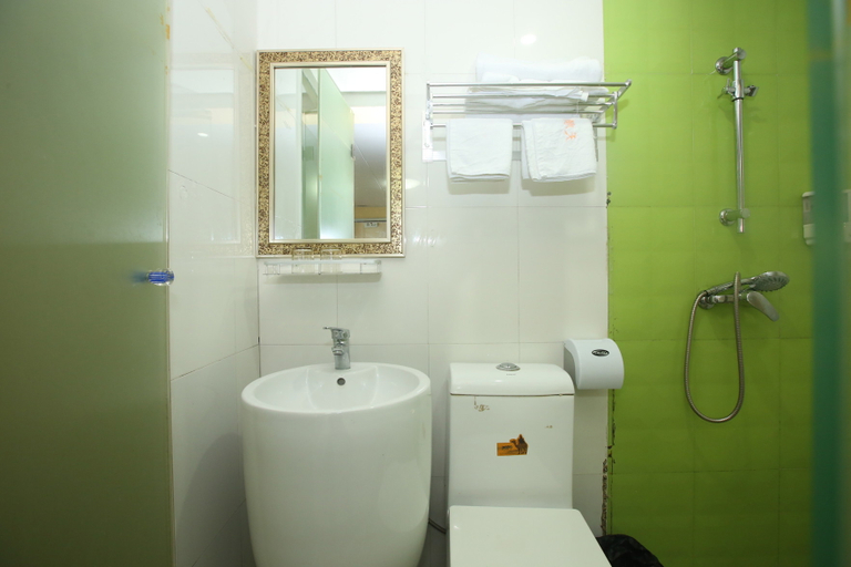 Bathroom 4, Guangzhou Beijing Road Pedestrian Street Hotel, Guangzhou