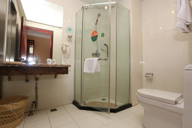 Bathroom 4, GreenTree Inn Suzhou Kunshan Hill Qiandeng Hotel, Suzhou