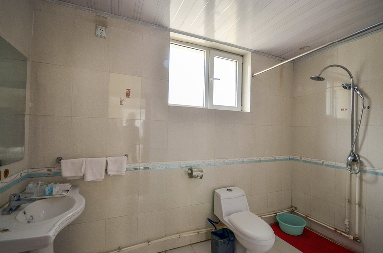Bathroom 2, Huangcheng Holiday Hotel, Xining