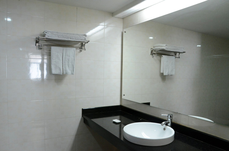 Bathroom 3, Hexing Hotel, Shenzhen