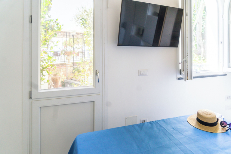 Room 2, Naos Nerano, Napoli