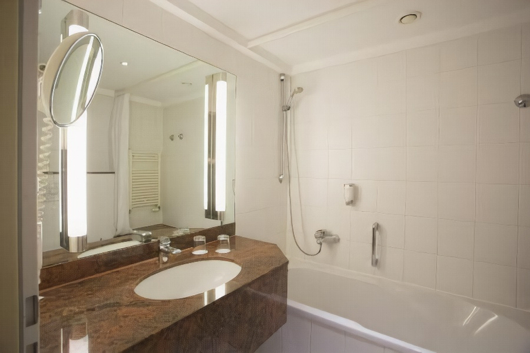 Bathroom, Schlosspark Hotel, Berlin