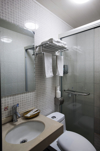 Bathroom 2, Shanghai Xiangyi Hotel, Shanghai