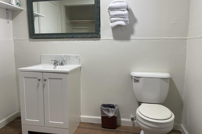 Bathroom 3, Oak Motel Modesto CA, Stanislaus