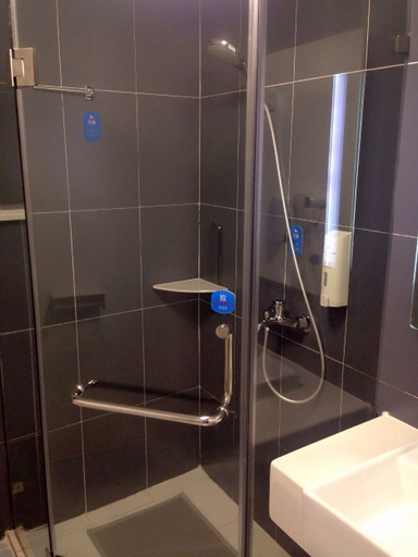 Bathroom 3, Hanting Hotel (Guilin North Railway Station), Guilin