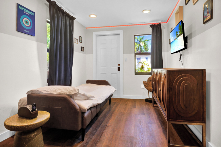 Bedroom 3, Elegant Harlem Suites, New York