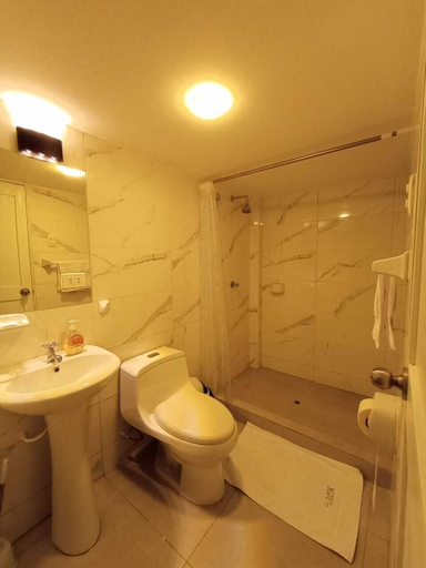 Bathroom 4, La Quinta Loft Apartments, Maynas