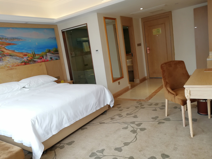 Bedroom 2, Vienna Hotel Chongqing Yangjiaping Pedestrian Street Light Railway Station, Chongqing