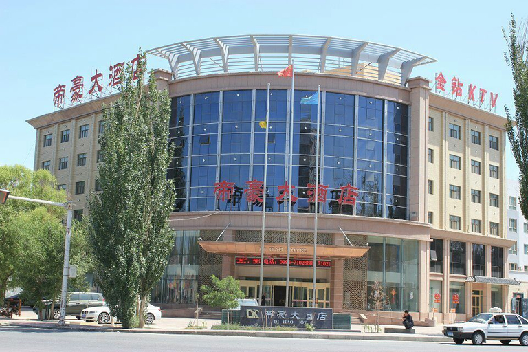 Exterior & Views