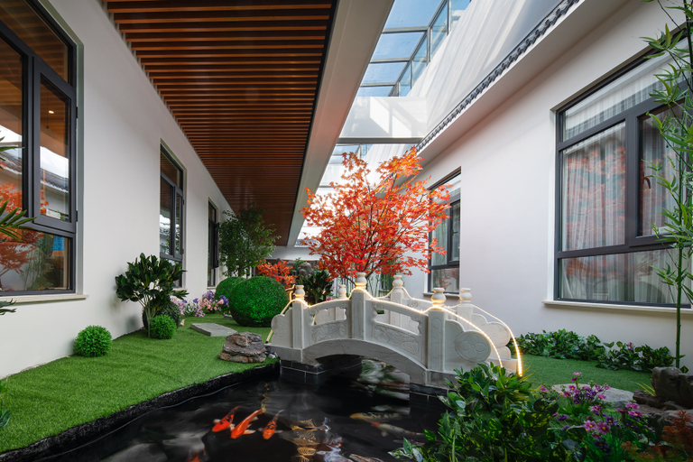 Exterior & Views