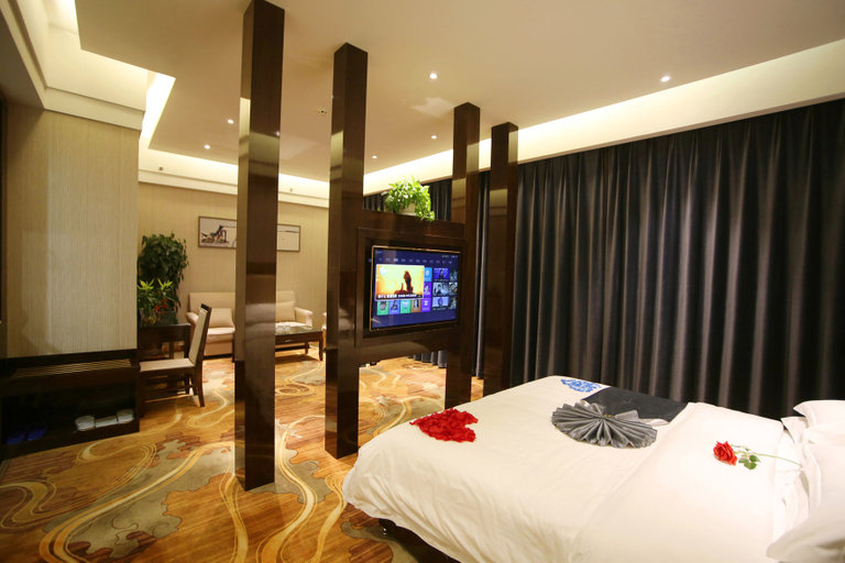 Bedroom, Dongxing Hot Spring Hotel, Linxia Hui