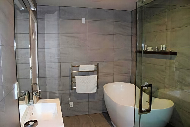 Bathroom 4, The Mackenzie Suites, Mackenzie