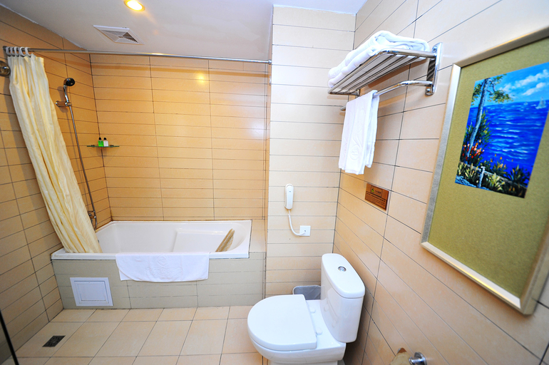 Bathroom 2, Yinyuedao Hotel, Xiamen