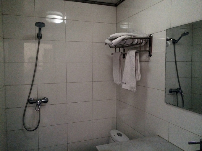 Bathroom 2, Qingcheng Hotel, Hangzhou