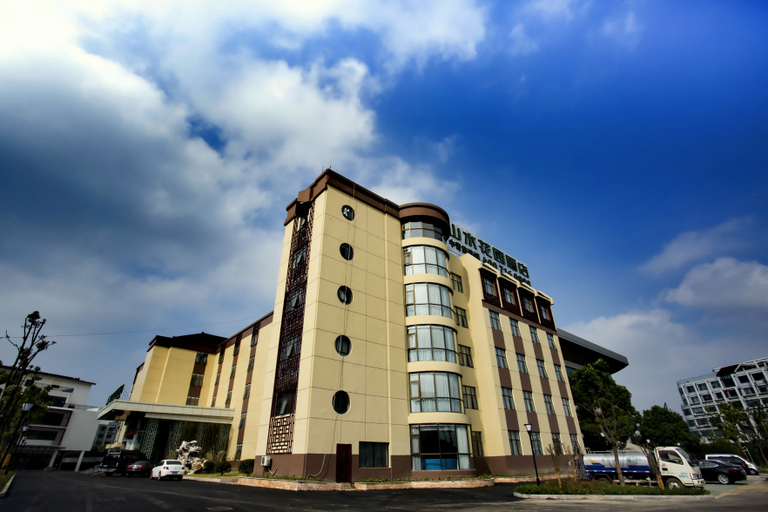Exterior & Views