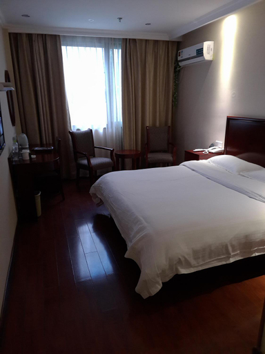 Bedroom 2, GreenTree Inn Zhenjiang Danyang Development Zone Municipal Government Business Hotel, Zhenjiang