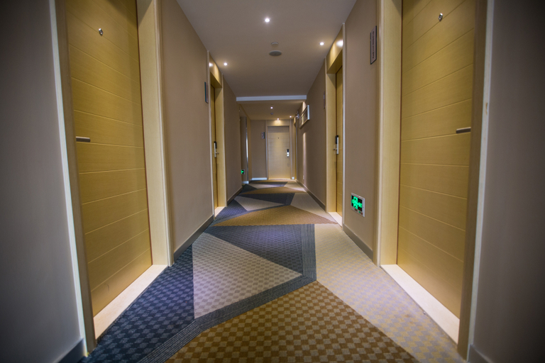 Others 4, City Hotel (People's Park), Xianning