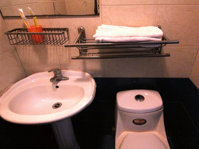 Bathroom 2, Gangyue Hotel, Shaoxing