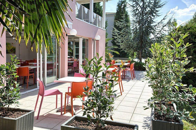 Others 5, Hotel Formules Club, Gironde