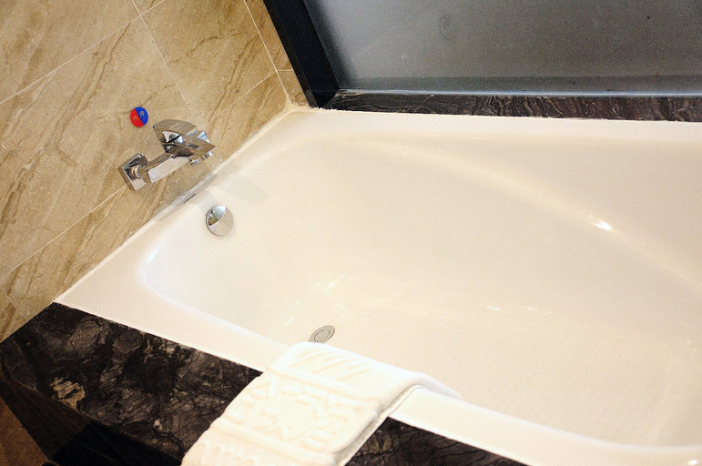 Bathroom 2, Manhatton Hotel Zhuhai, Zhuhai