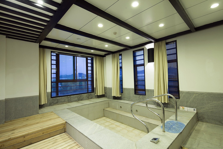 Bathroom, Yihaoquan Piaofu Hot Spring Hotel, Chaohu