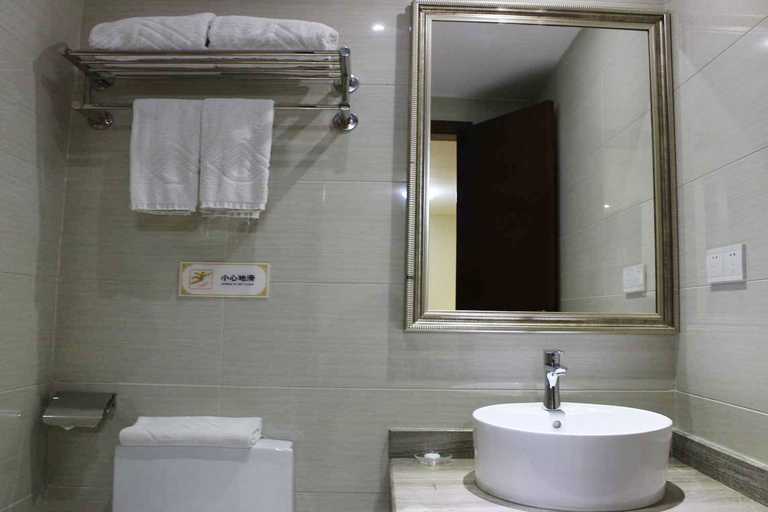 Bathroom 3, Jingu Hotel, Qingyuan