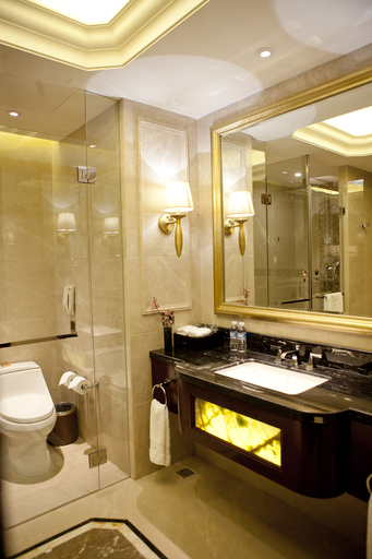 Bathroom 3, Jing Cheng Earthsea SPA Holiday Center, Dehong Dai and Jingpo