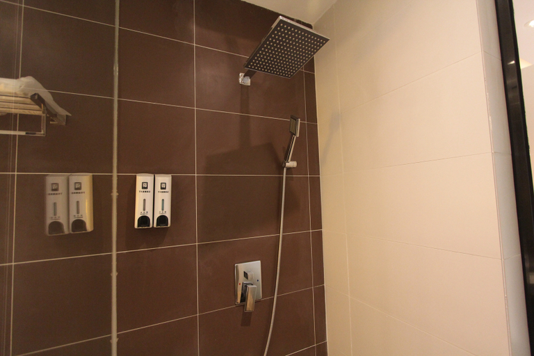 Bathroom 2, IU Hotel Maoming Xinyi 6th Zhongxing Road, Maoming