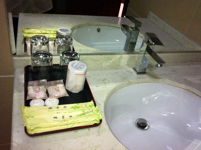 Bathroom 2, Nantingxuan Hotle, Leshan
