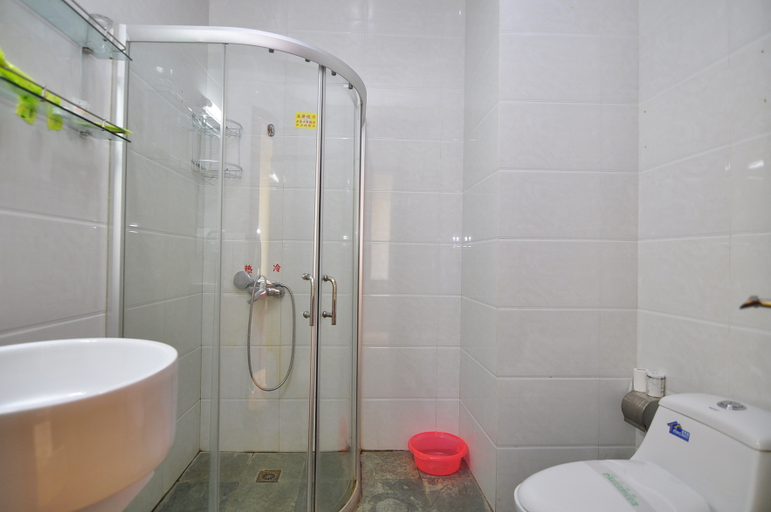 Bathroom, Kunming Haitang Hot Spring Hotel (Dianchi Nationality Village), Kunming