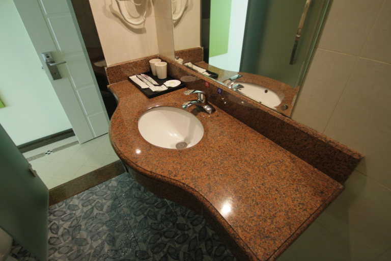 Bathroom 3, Ji Hotel Shanghai Sichuan Bei Road Metro Station, Shanghai