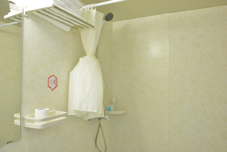 Bathroom, 99 Inn (Beijing Xinjiekou Jishuitan subway station), Beijing
