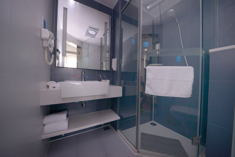 Bathroom, Hanting Hotel Harbin Engineering University Metro Station, Harbin