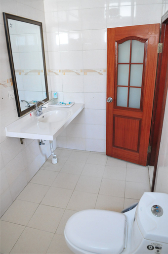Bathroom 3, Yufuyuan Hotel, Dali Bai