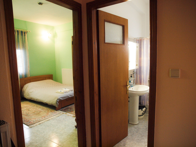 Room 4, Charming Trikala Apartment With Garden & Central Heating, Thessaly
