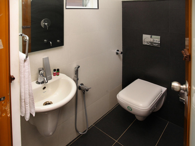 Bathroom 5, Nexstay Tower, Kozhikode