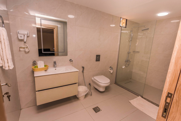 Bathroom 3, SunCity Camp, Quaira