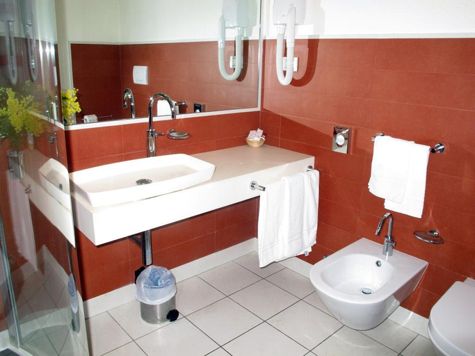 Bathroom 4, Gallipoli Resort, Lecce