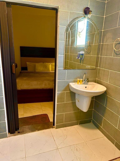 Bathroom 2, town check-in, Wadi Musa