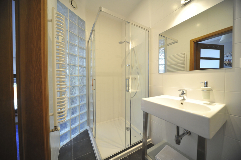 Bathroom 3, ヴァーティゴ ナリエ, Ostróda