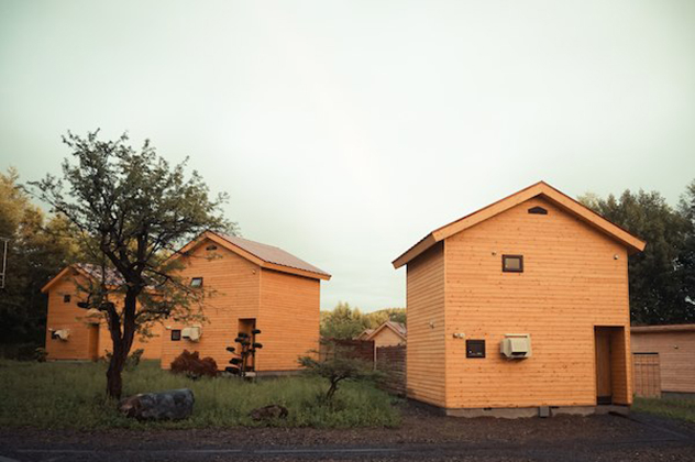 Exterior & Views