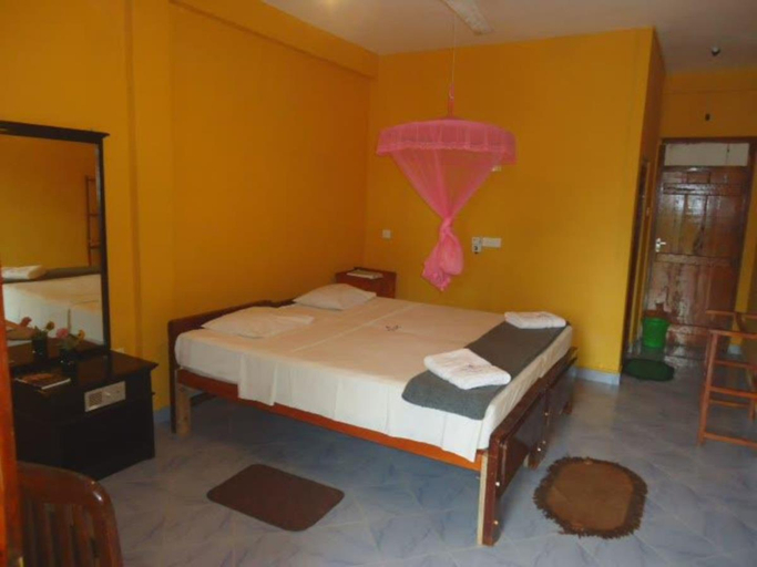 Bedroom 3, Shanthi Beach Resort, Habaraduwa