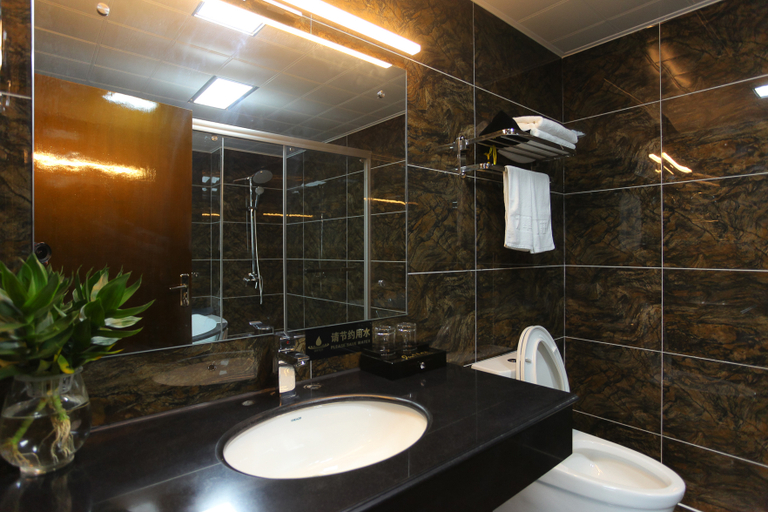 Bathroom 2, Jiuhua Shanzhuang Garden Hotel, Nantong