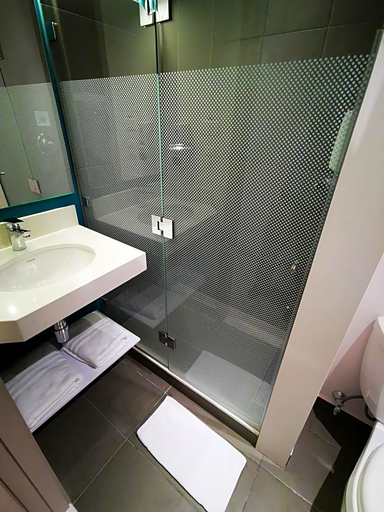 Bathroom 4, ibis budget Medellín Itagüí Metro, Envigado