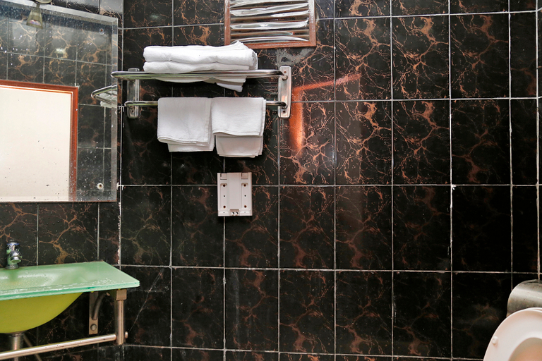 Bathroom 2, Bading Hotel (Science Museum Hongling South Metro Station), Shenzhen