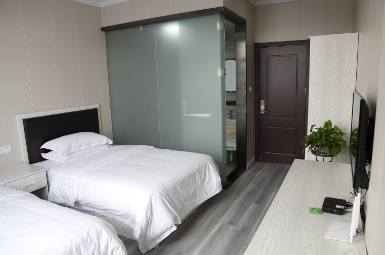 Bedroom 4, Haining Huangwan Hotel, Jiaxing