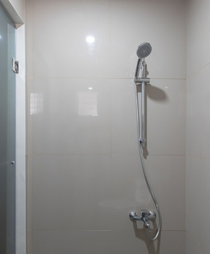 Bathroom 5, Reddoorz @ V Plaza Hotel Manila, Kalookan City