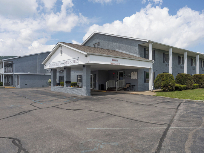 Exterior & Views 2, Colonial Brick Inn & Suites, Susquehanna