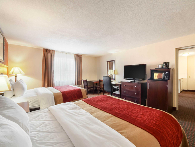 Bedroom 3, Highway Inn, Edgar