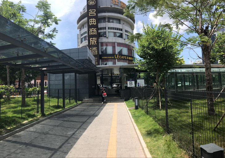 Exterior & Views